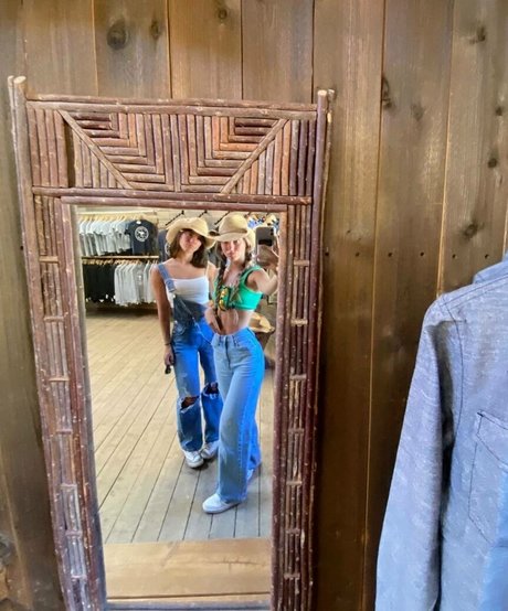 Julia Katelyn Ernst actrice libre archive