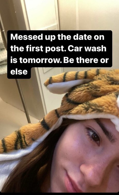 Julia Katelyn Ernst modèle érotique des photos