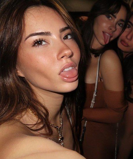 Julia Katelyn Ernst estrella caliente imagen