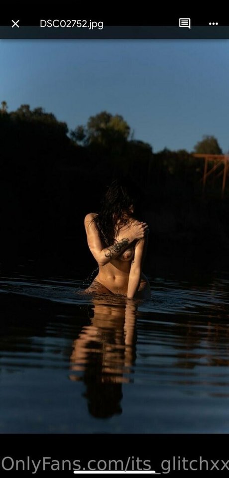 its glitchxx modèle chaud des photos