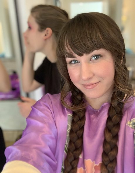 NSFWLeia modelo gratis imágenes