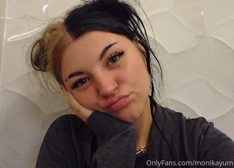 monikayum modèle artistique des photos