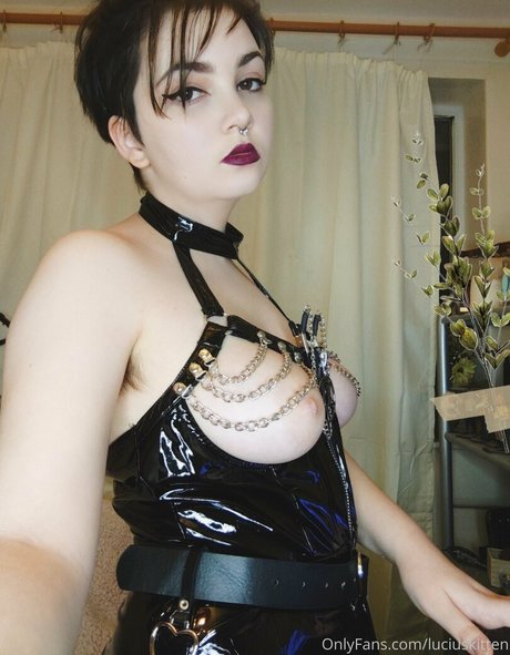 luciuskitten modelo desnudo foto