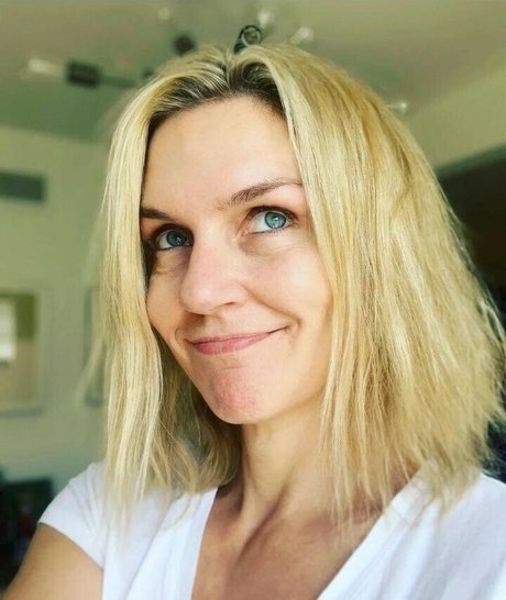 Rhea Seehorn pornstar top img