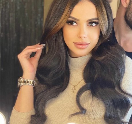 Maya Bulgarien sexo estrella porno fotos