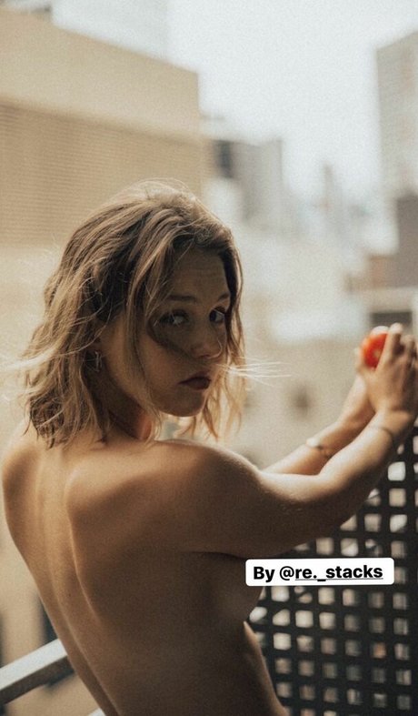 Isabelle Cornish pornstar erotic photos