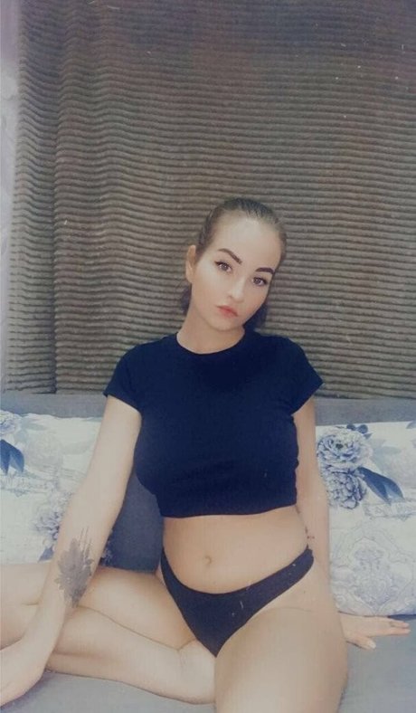 anyabrunette buen modelo fotos