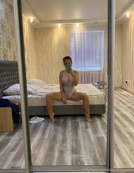 anyabrunette model top gallery