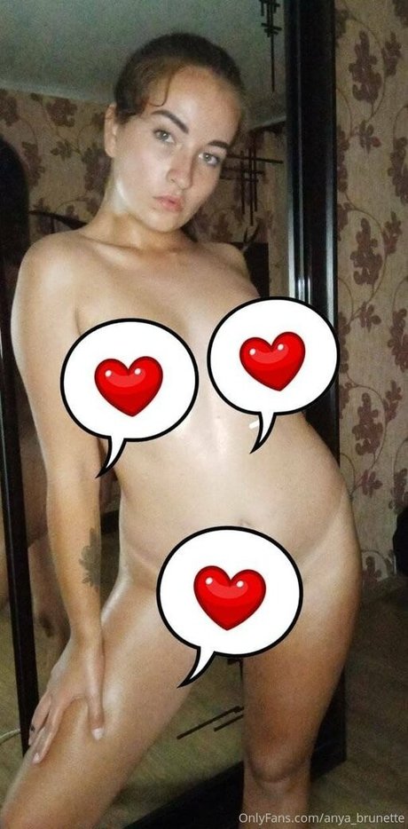 anyabrunette desnudos estrella porno fotos