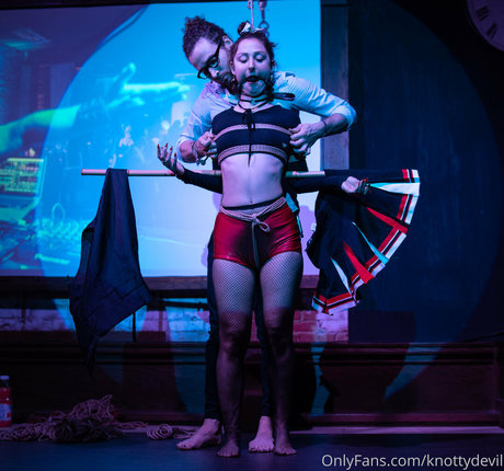 knottydevil modelo libre fotos