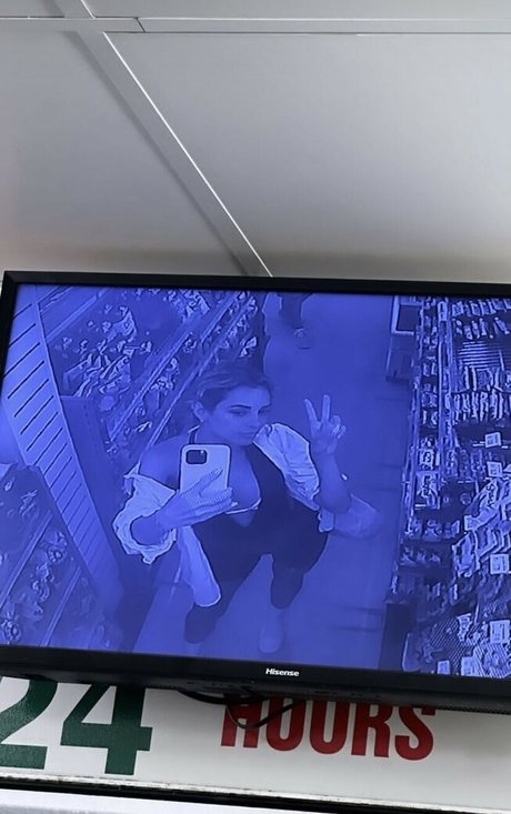 Georgia Hassarati art de star du porno des photos