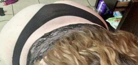 laceee1996 modelo desnuda galerías