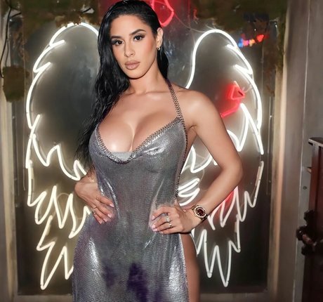 Jasleen Brar jolie actrice photo