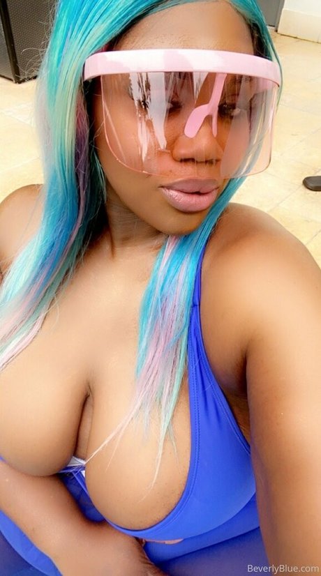 beverlyblue3x modelo xxx galería