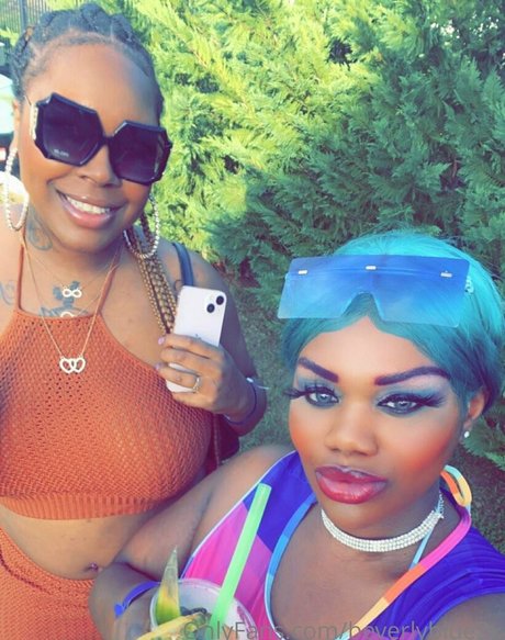 beverlyblue3x nus de stars du porno image