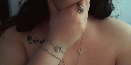 yourfavbustybrat estrella erótica imagen