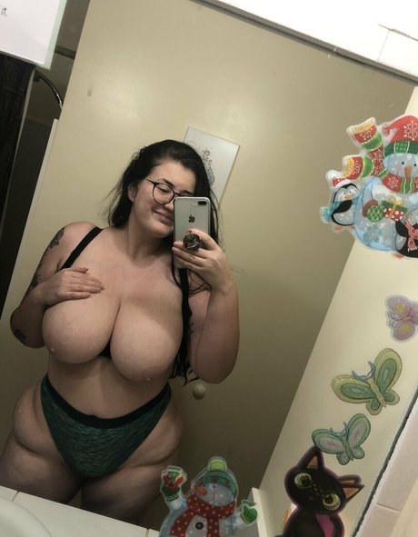 cordeliacharm model perfect pic