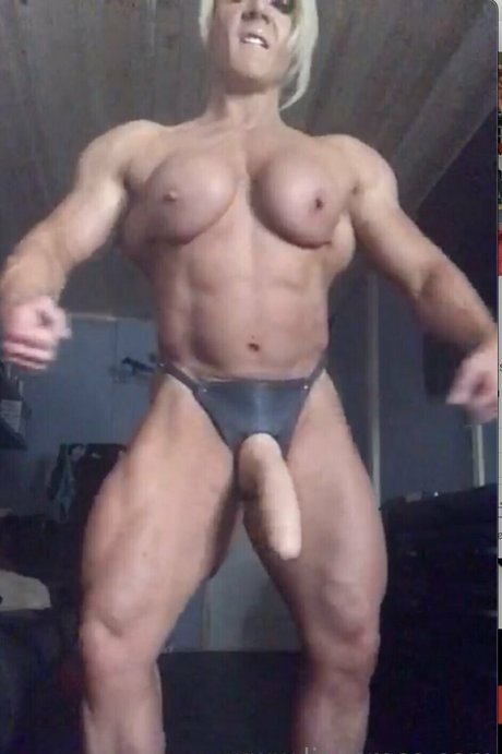 Lisa Cross modèle xxx collection