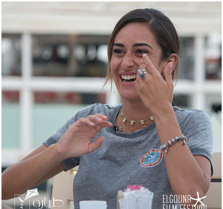 Amina Khalil nus étoiles images