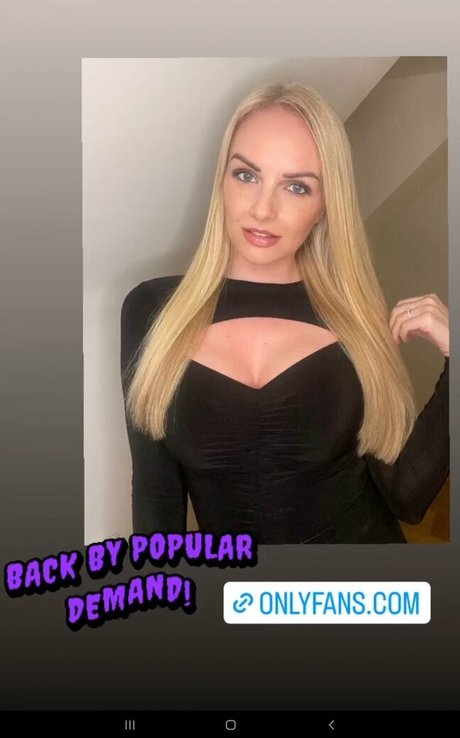 charlottewoodx sexy pornstar photo