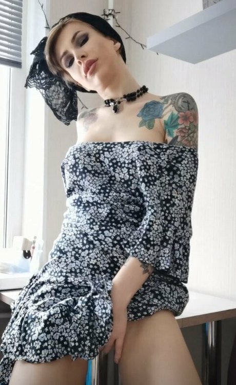 elenahug modèle xxx archive