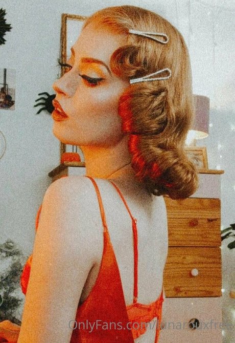 lunarouxfree actrice érotique photo