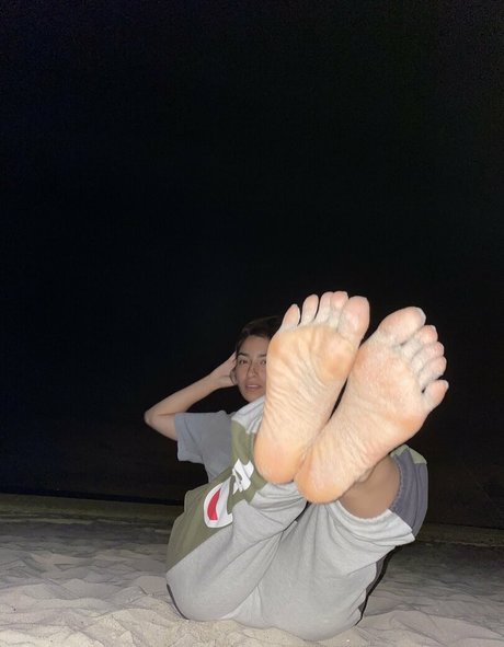 Serving Gaia modelo desnudo galería