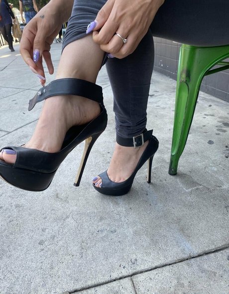 Serving Gaia étoile nue photos