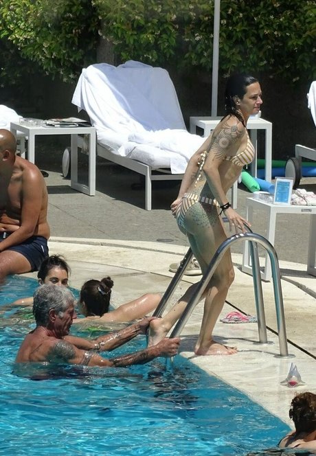 Asia Argento estrella desnuda archivo