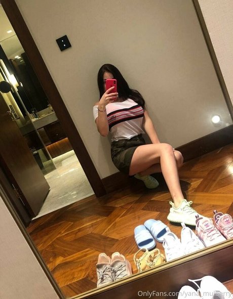 yanamulberry estrella sexy imagen