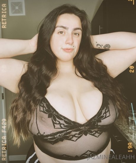 Jazminealeahh star du porno exclusive images