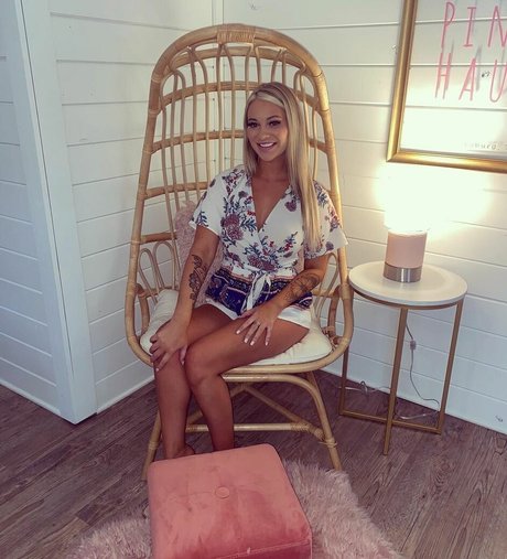 Avery Trail actriz de alta definición archivo