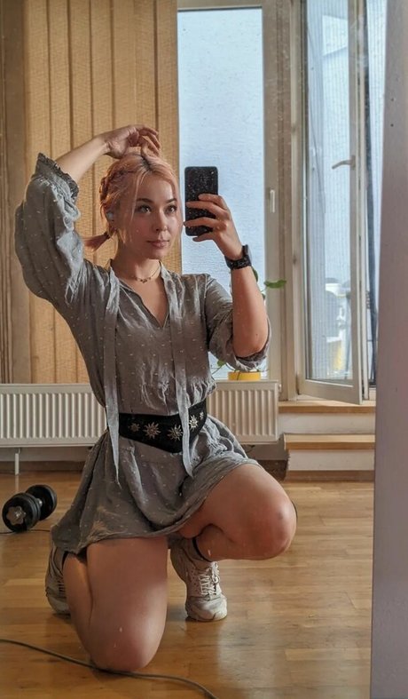 Shaperka modèle nu des photos