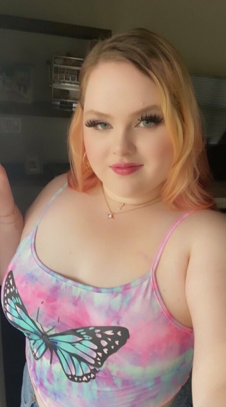 laylaluckie24 hermosa estrella porno imagen