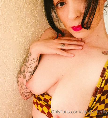 sneakers onlyfans hot sexy pics