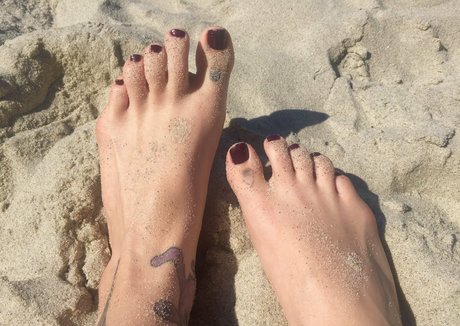 sunni footplay actrice hd photo