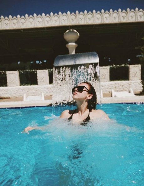 Morena de grandes tetas onlyfans arriba caliente archivo