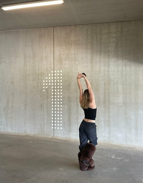 naohlyfur modèle pornographique archive