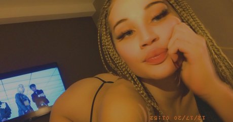 nevenevnev actriz de desnudos foto