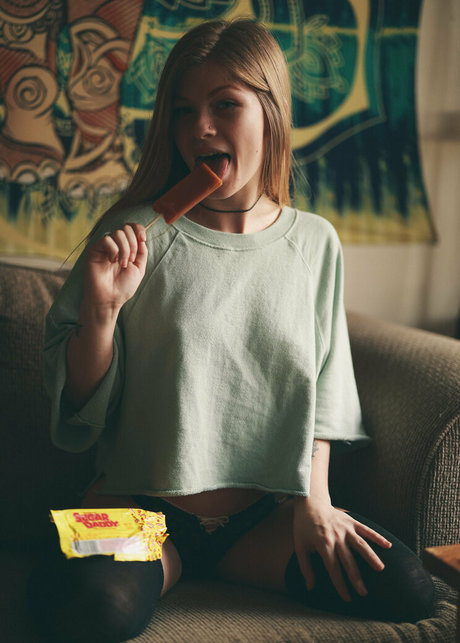 cumtodemmifree naked model photo