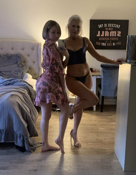 sistersnextdoor sexe star collection