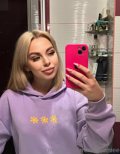 mmelaniee star pornographique photos