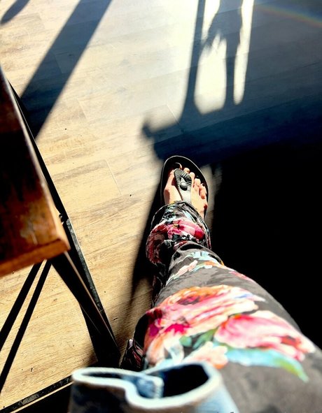 jewelsfeetandtoes actriz atractiva imágenes