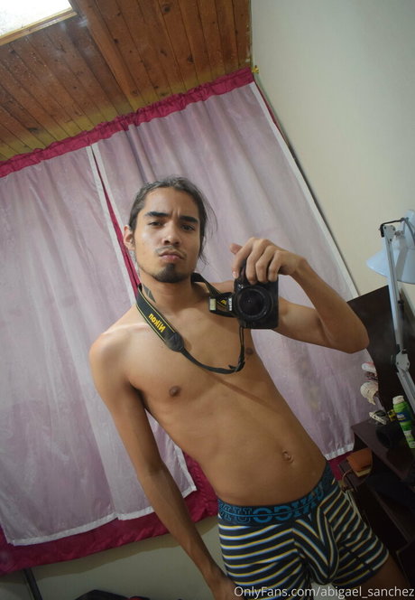 abigael sanchez modèle parfait photo