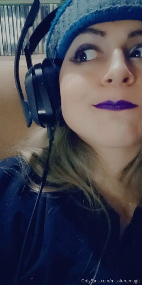 misslunamagic modèle adulte galeries