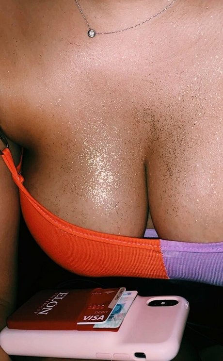 Hannah M nus de stars du porno archive