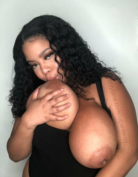 loganberry_ star du porno en haute qualité image