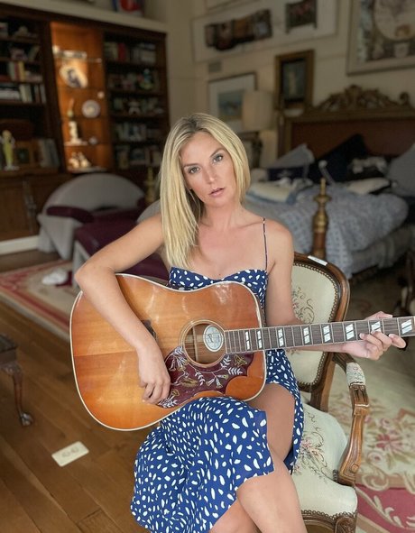 monawalesxxx modèle nu image