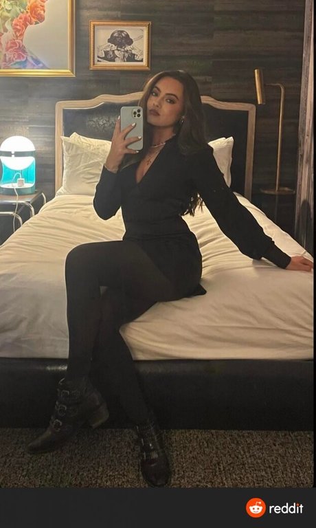 Ava Allan sexy actress image