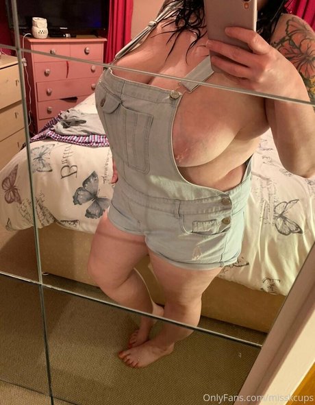 misskcups étoile sexy photo